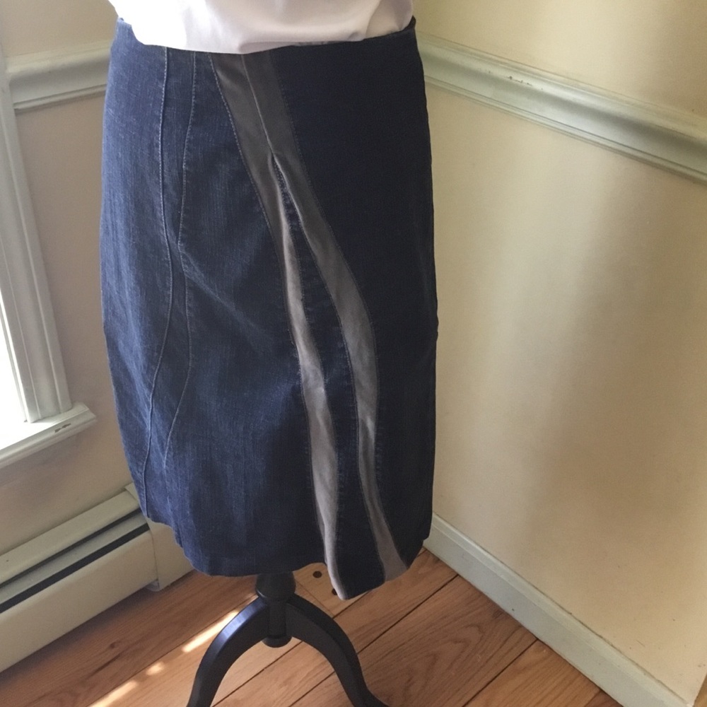 Poleci denim skirt w velvet  detail size  8